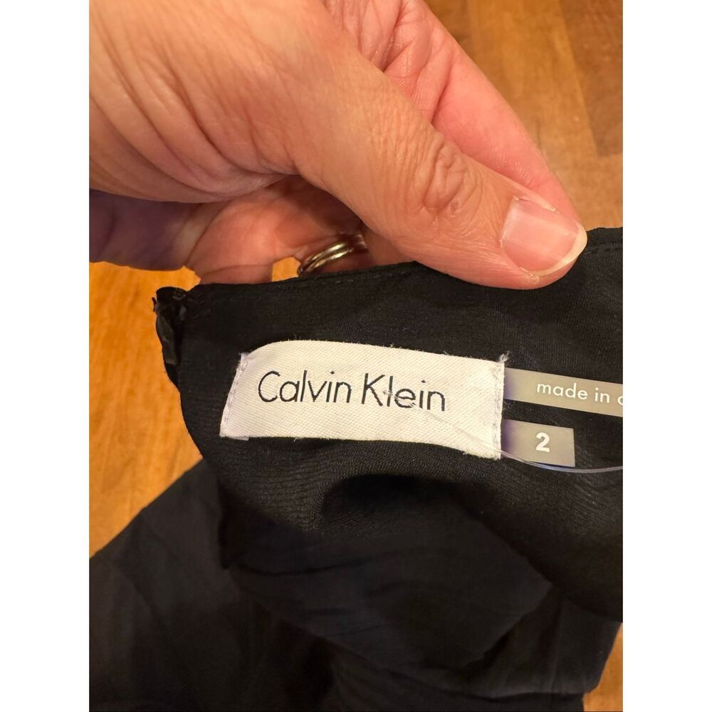 Calvin Klein Womens Size 2 Black Sheath Dress Textured Pleated Sleeveless Cockta - Picture 4 of 7